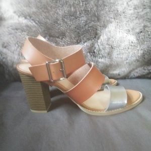 Old Navy sz 10 heeled sandals - never worn
